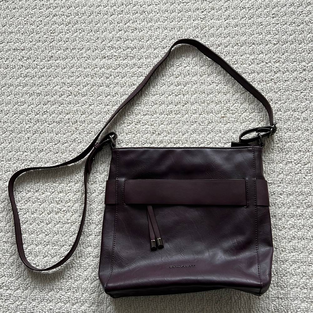 Company cross body purse, top zip closure, zip pockets on both exterior sides